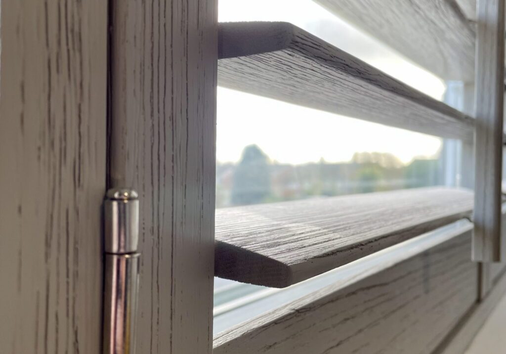 Mid-rail design 